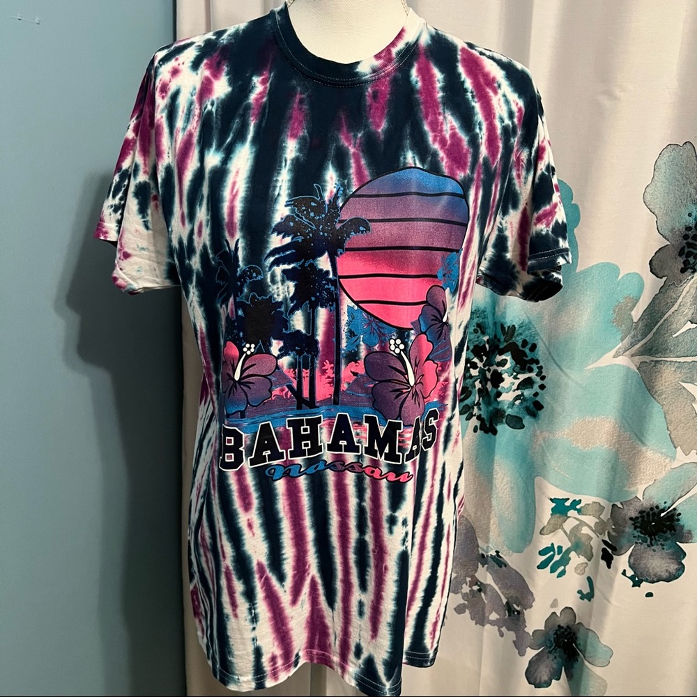 NWOT tie dye Bahamas tee